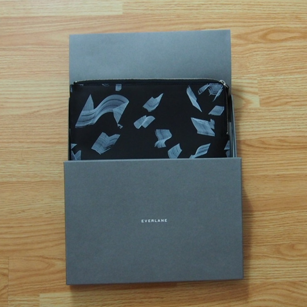 * Everlane Leather Pouch - Picture 2 of 6
